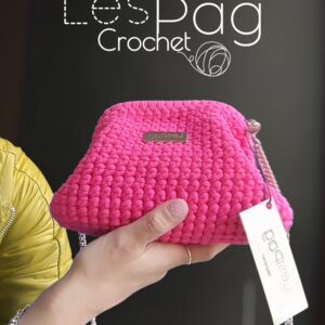 ISA CLUTCH. Borsa a mano e a tracolla in filato di Lycra. Lavorazione a mano.