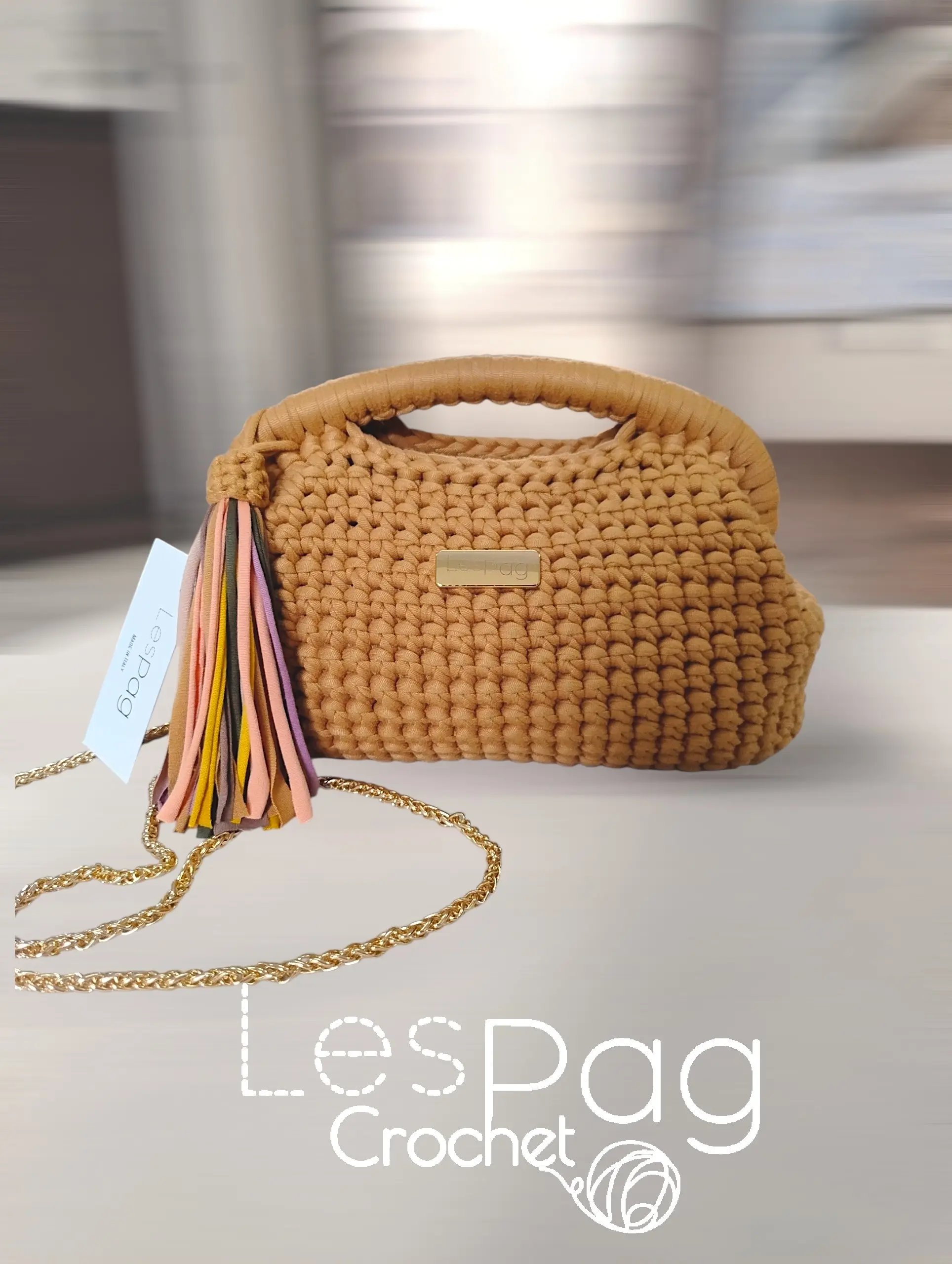 ISA CLUTCHHAND con ponpon. Borsa a mano e a tracolla - immagine 2