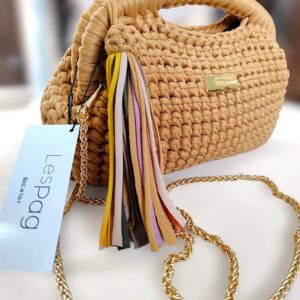 ISA CLUTCHHAND con ponpon. Borsa a mano e a tracolla